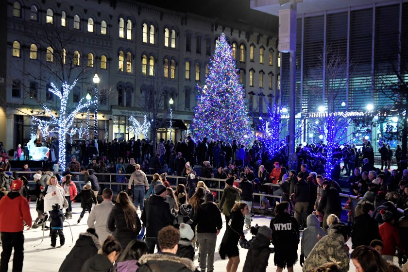 2017-12-01 Tree lighting GR 1692